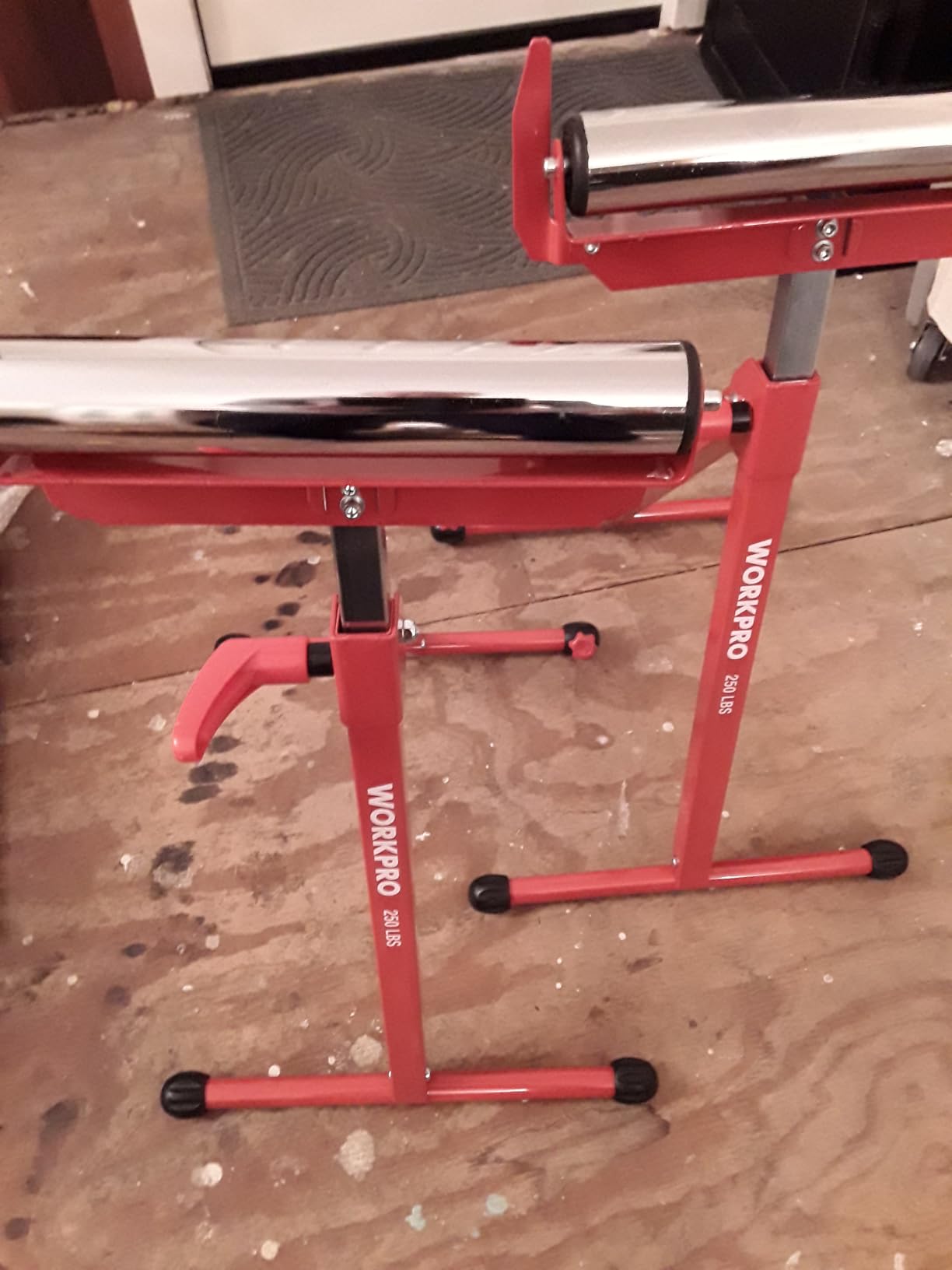 WORKPRO Folding Roller Stand Height Adjustable, Heavy Duty 250 LB Load Capacity, Outfeed Woodworking (Upgraded head), 2PCS customer photo 1