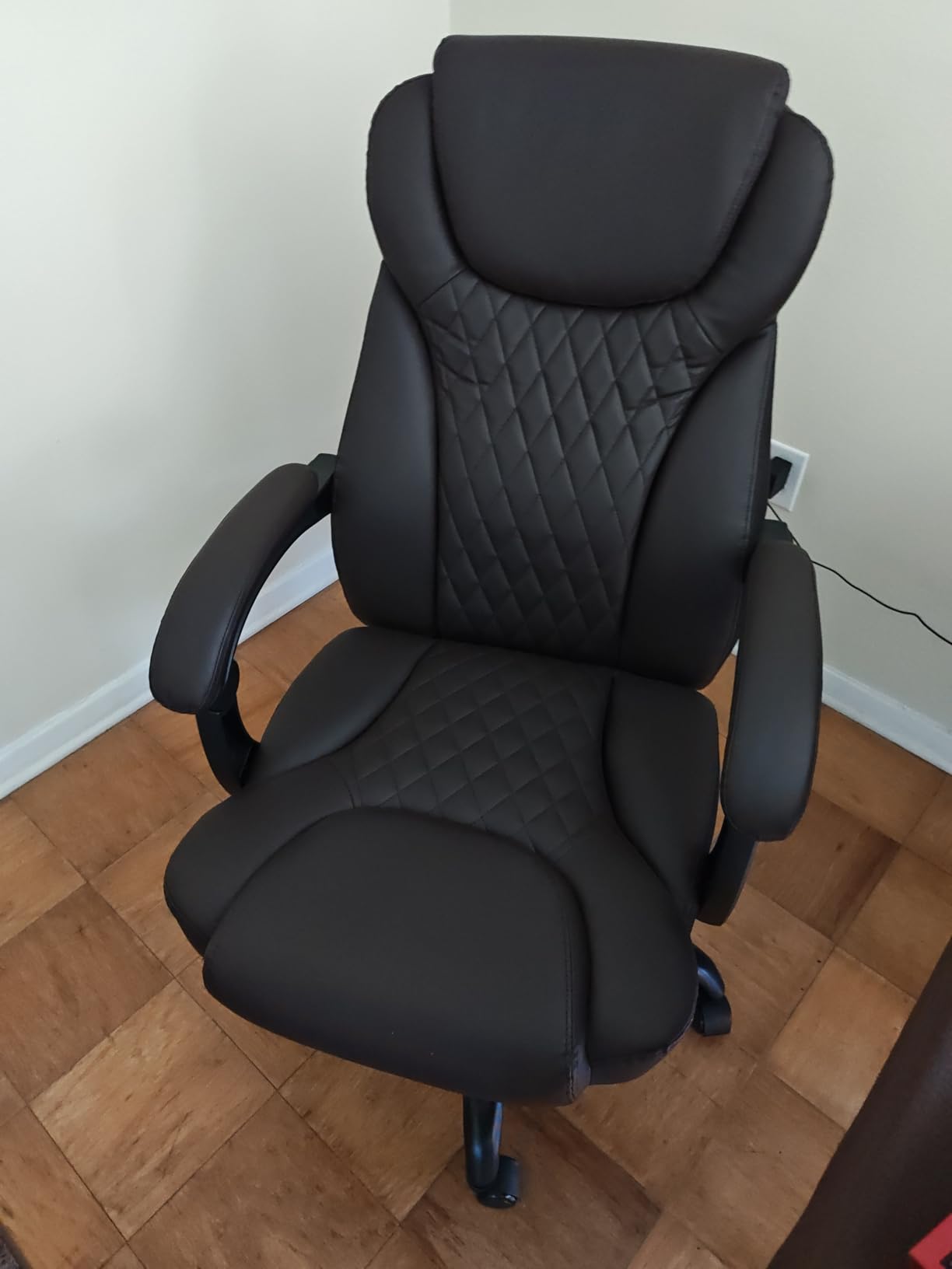 amseatec Big and Tall Office Chair with Footrest, Lumbar Support, Black customer photo 2