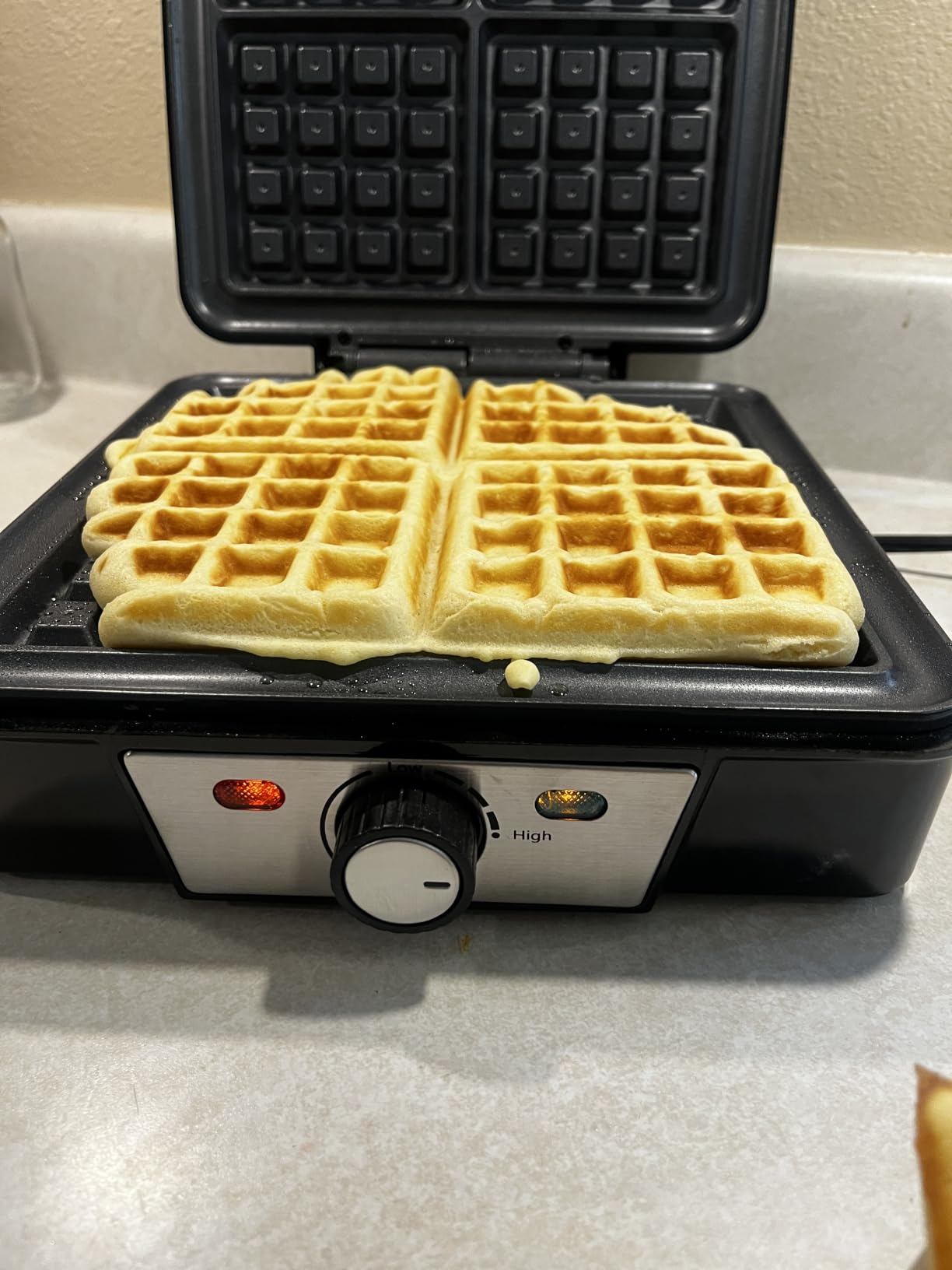 Belgian Waffle Maker 4 Slices, 1200W Waffle Iron customer photo 1
