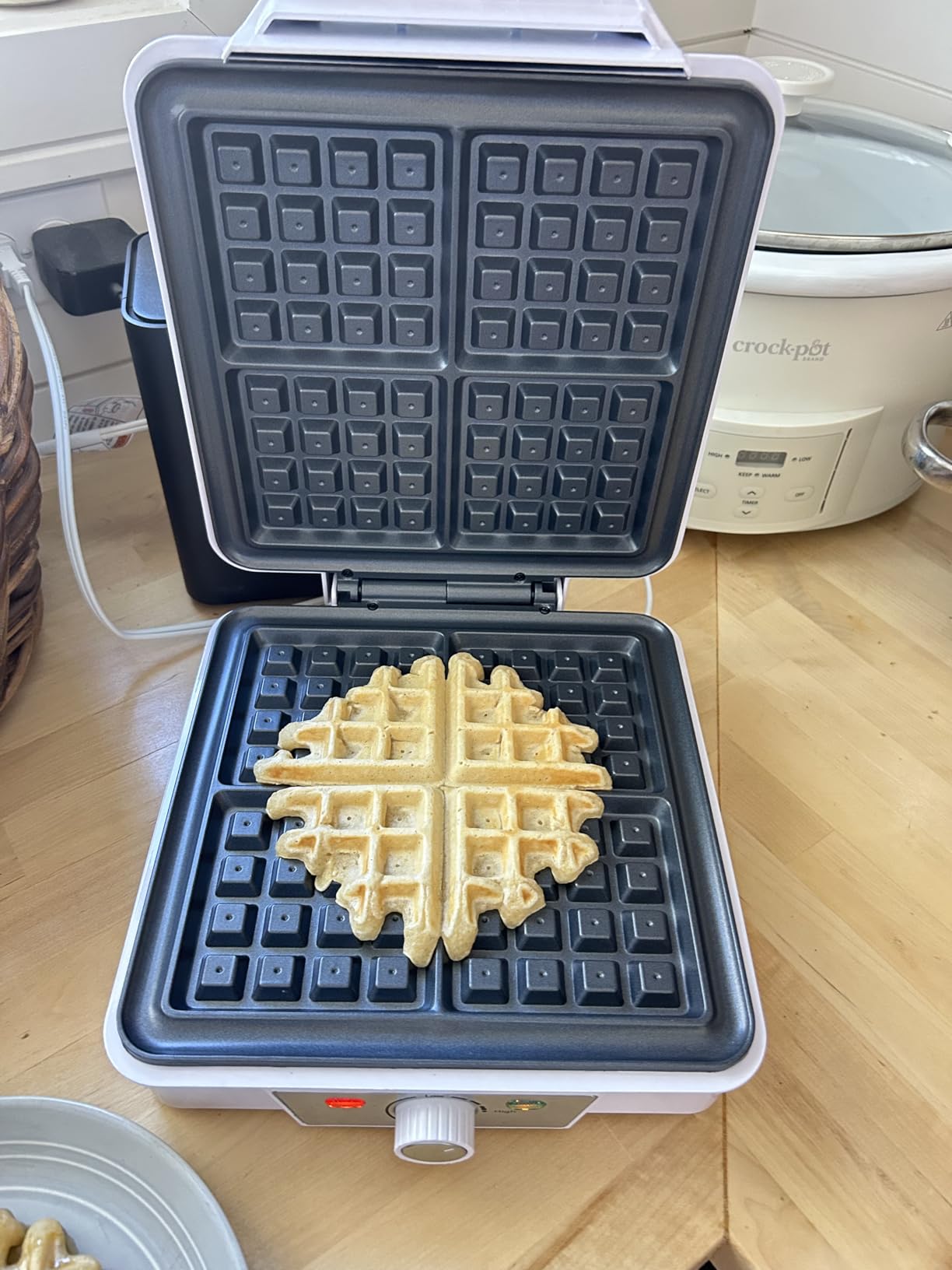 Belgian Waffle Maker 4 Slices, 1200W Waffle Iron customer photo 2