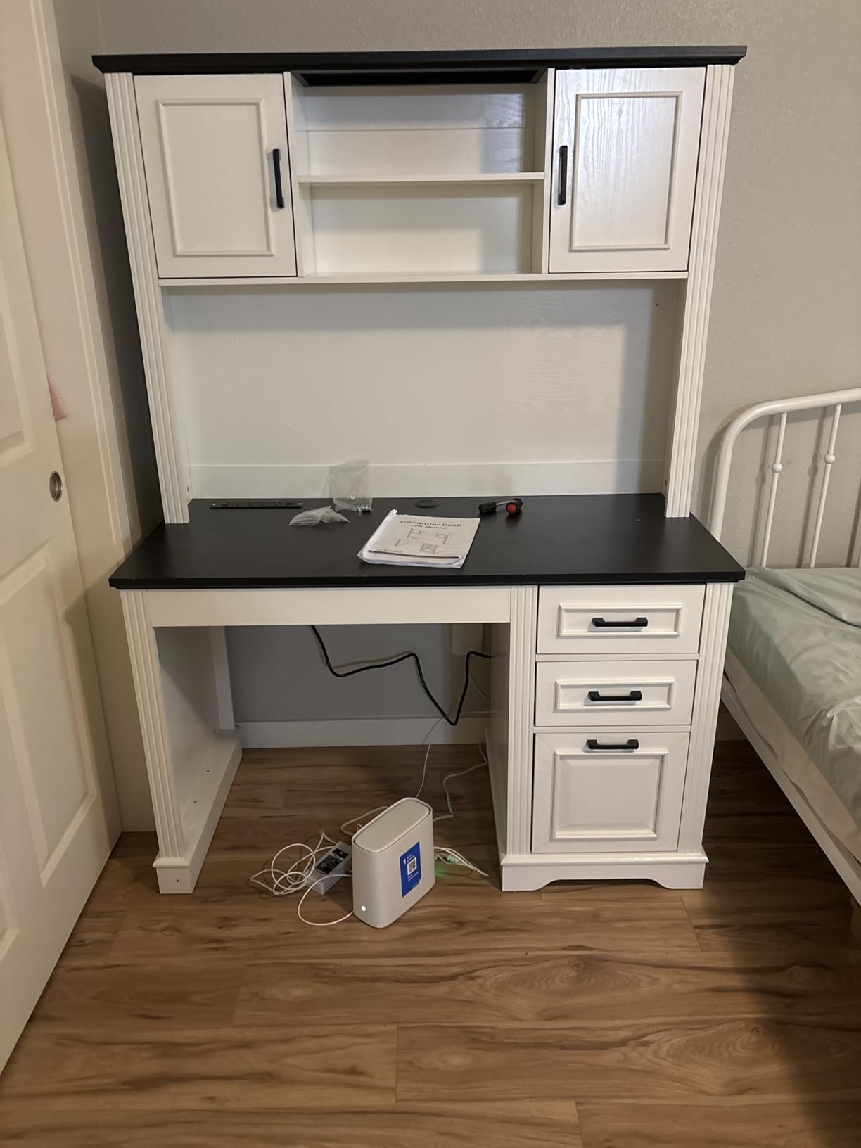 SEDETA Farmhouse Computer Desk with Hutch and 3 Drawers, 47.2