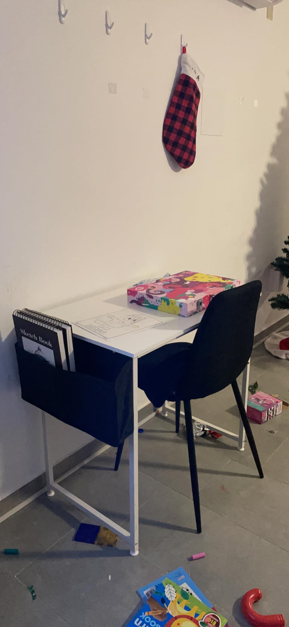 Lufeiya Small Desk for Small Spaces, 24 Inch Kids Girls Study Writing Mini Desks for Bedroom, Simple Modern Laptop PC Little Side Table with Storage Bag Headphone Hooks, Black customer photo 1