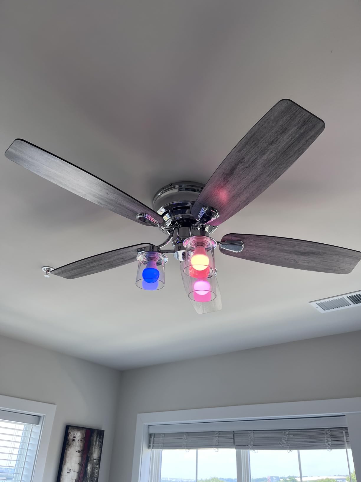 Philips Hue Essential Smart LED A19 Bulb, 4-Pack customer photo 2