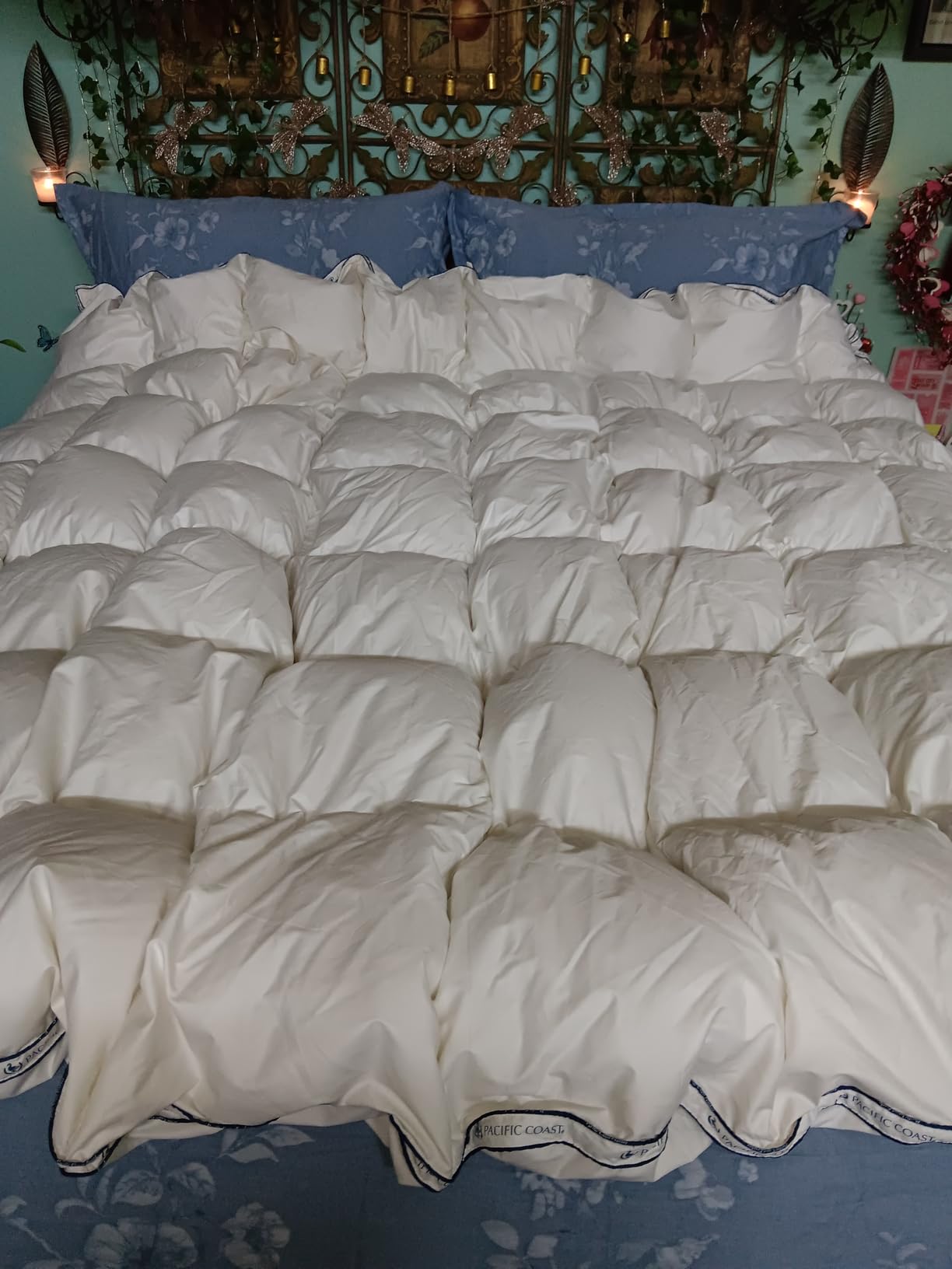 Pacific Coast Goose Feather Down Fiber Comforters Twin Size, Heavyweight Thickened Winter Duvet Insert, Ultra-Soft, Fluffy, Breathable, Hotel Luxury Bedding Comforters, 8 Tabs, 68