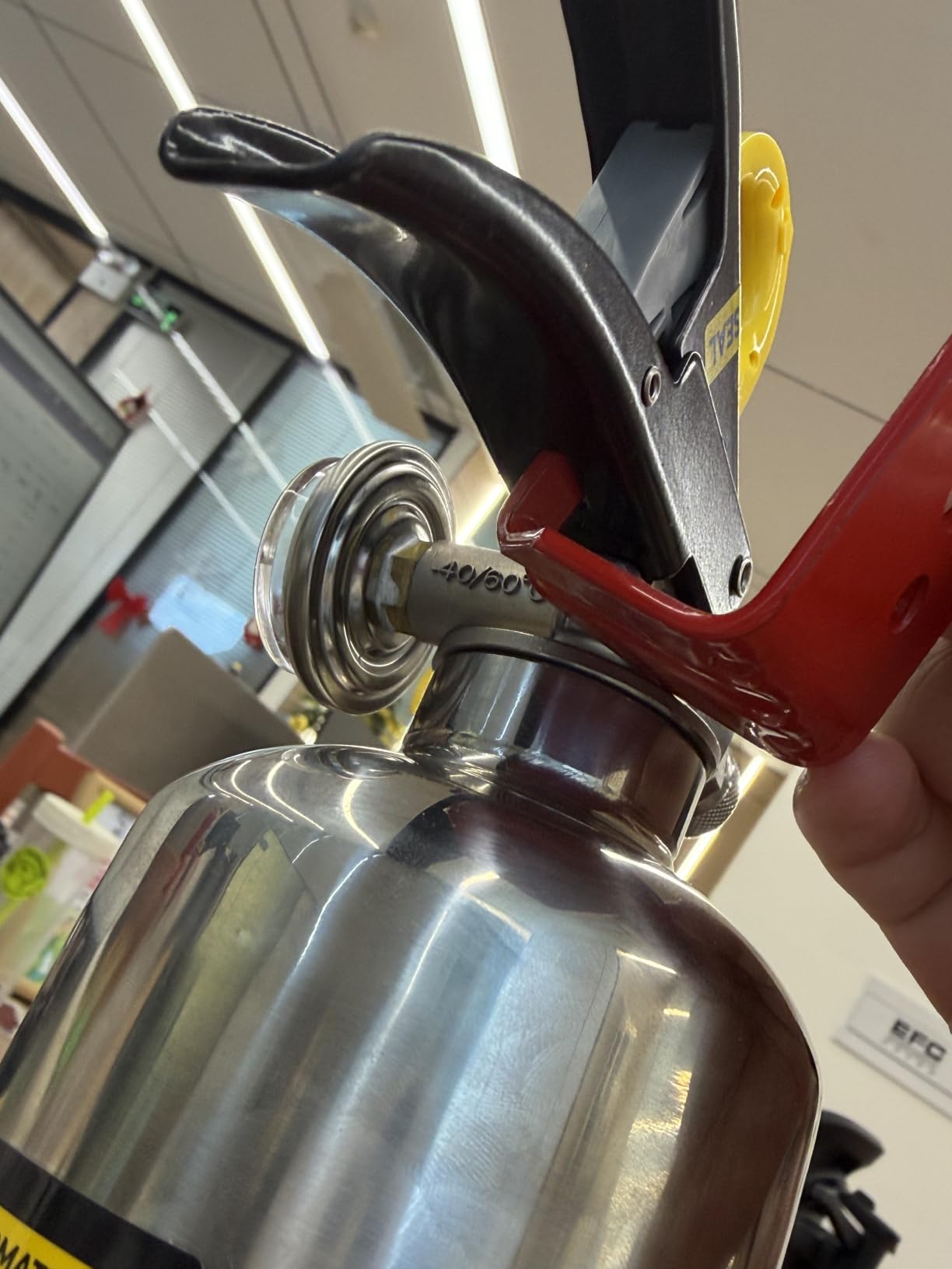 Ougist Class K Fire Extinguisher for Kitchen, 1-A:K, 34 Fl Oz Wet Chemical customer photo 2