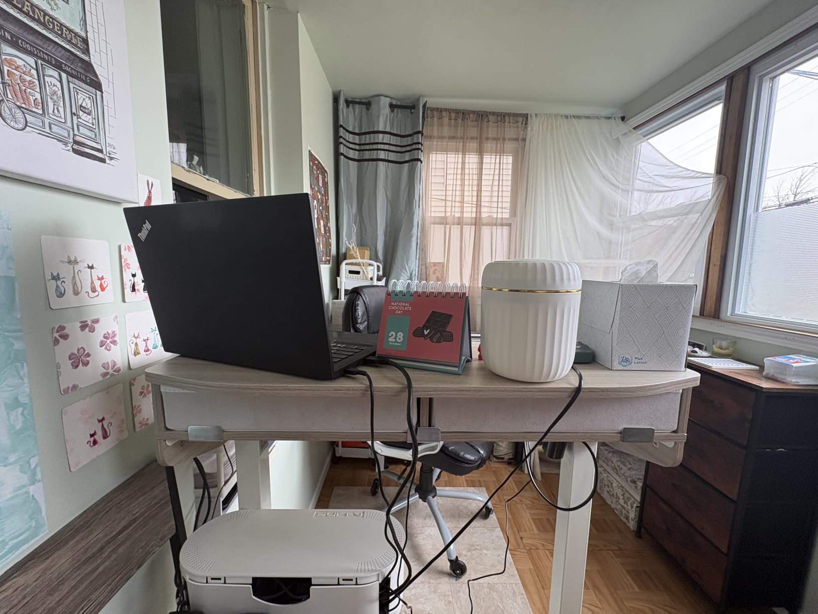 HUANUO 32 x 20 Inch Electric Standing Desk with 4 Drawers, Natural customer photo 2
