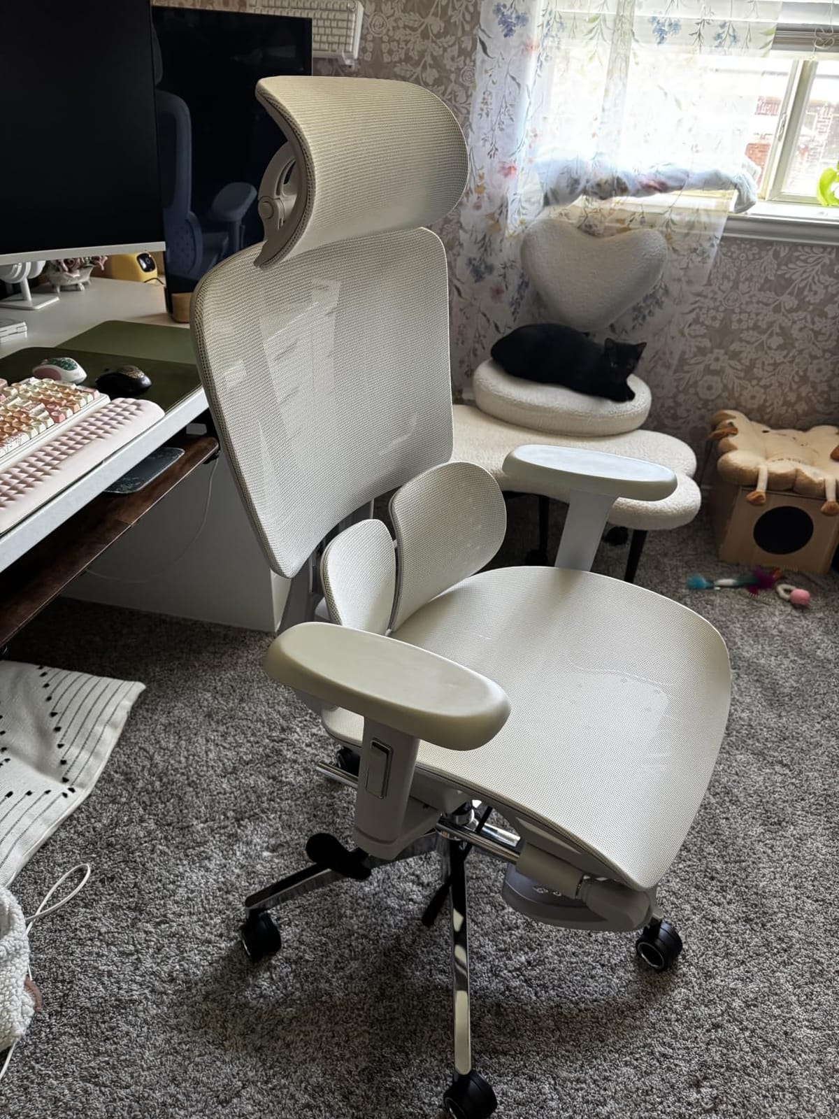 Vonesse Ergonomic Office Chair with Footrest, Desk Chairs with Dynamic Lumbar Support & Adjustable Depth Breathable Mesh Seat, Computer Gaming Chair with Adjustable 3D Headrest and Armrests (Black) customer photo 1