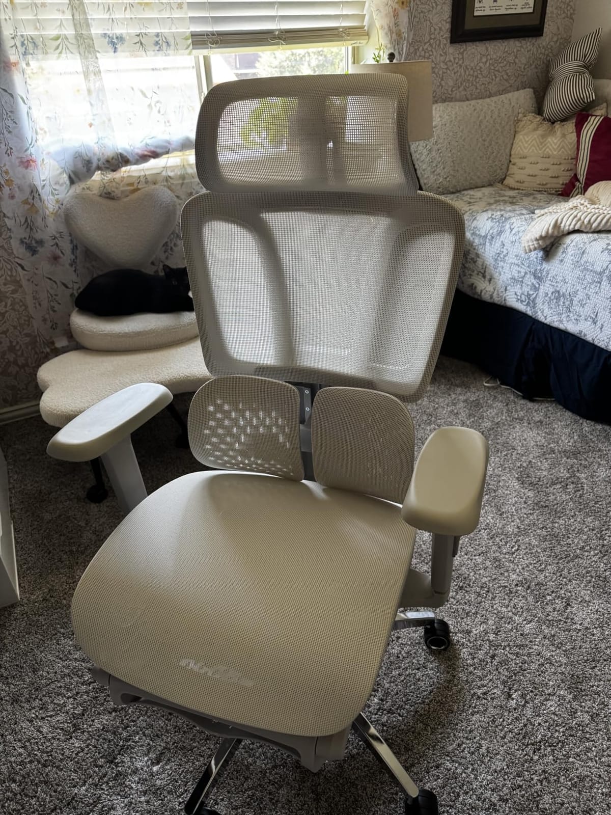 Vonesse Ergonomic Office Chair with Footrest, Desk Chairs with Dynamic Lumbar Support & Adjustable Depth Breathable Mesh Seat, Computer Gaming Chair with Adjustable 3D Headrest and Armrests (Black) customer photo 2